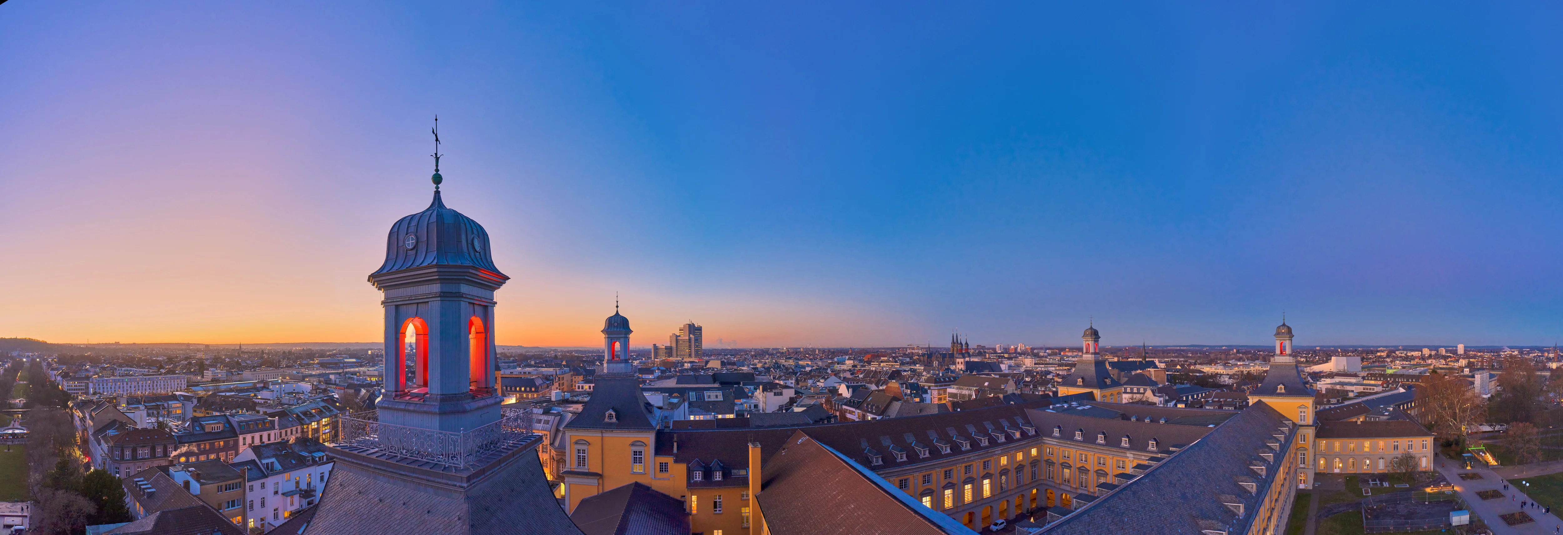 uni_vl_Hofgarten_211221_033 1.webp