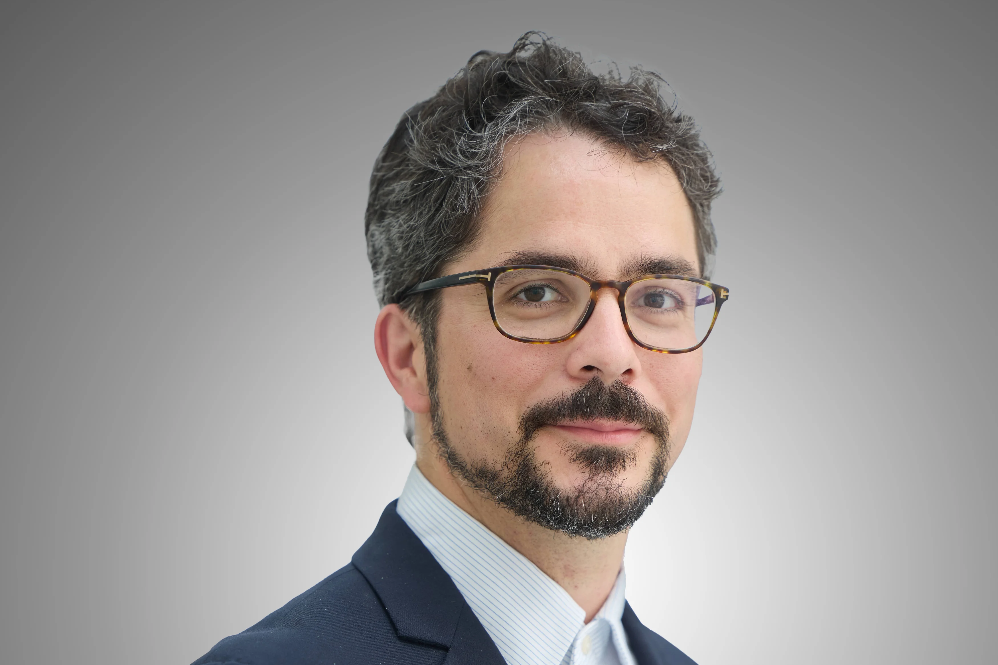 Végh, László