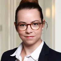 Mink, Julia 1:1 cropped