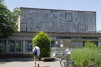 Juridicum Außenansicht Eingang Adenauerallee